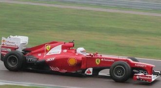 Můj první den ve Ferrari: Vettel se premiérově projel v nových barvách