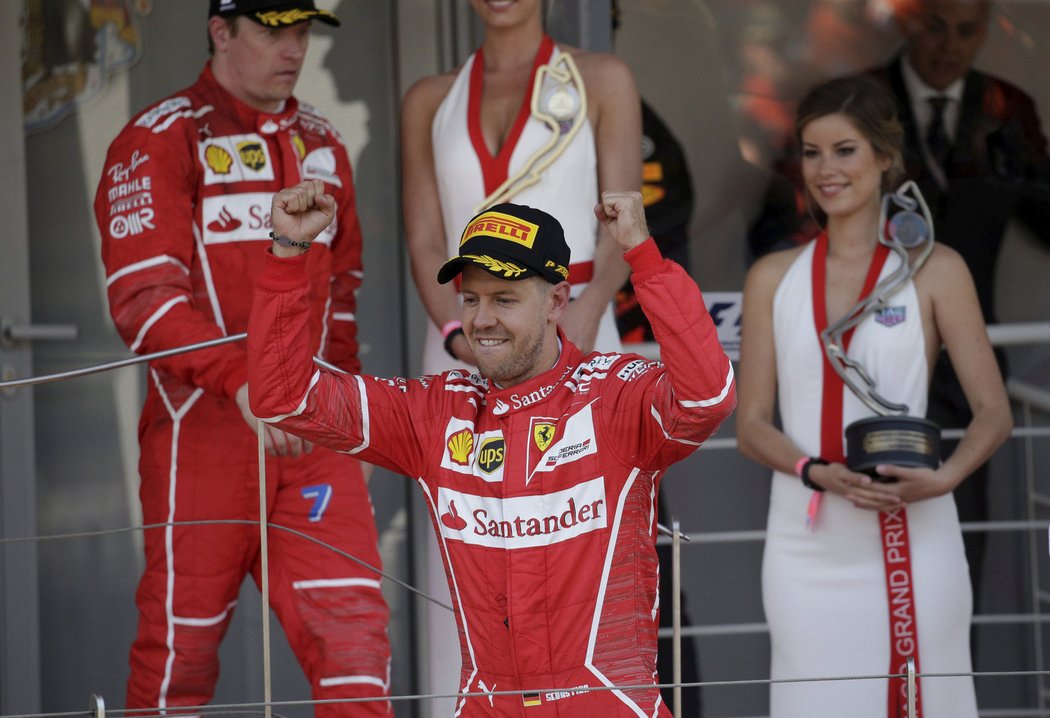 Sebastian Vettel se raduje z vítězství v Monaku