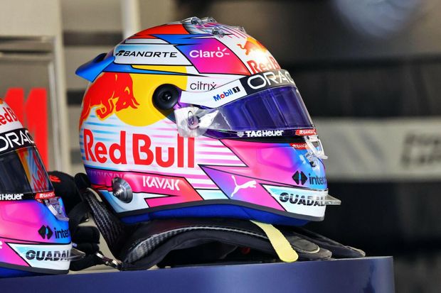 Speciální helmy, které byly k vidění letos na GP v Miami, by si většina jezdců před rokem 2020 vzít nemohla. Design helmy totiž piloti mohli změnit pouze jednou. Speciální helmy, které byly k vidění letos na GP v Miami, by si většina jezdců před rokem 2020 vzít nemohla. Design helmy totiž piloti mohli změnit pouze jednou.