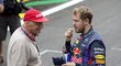 Sebastian Vettel se baví s legendárním Nikim Laudou před startem Velké ceny Brazílie