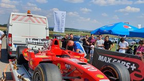I se svojí formulí. Jenže když se Blesk zeptal, najednou se k němu moc nemají. Proč?