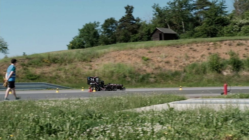 První testy na trati před startem v sérii Formula Student čekají formuli v červnu.