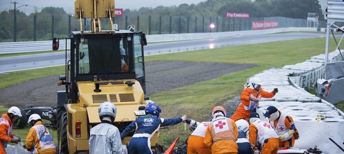 S myšlenkami na vážně zraněného Julese Bianchiho jdou jezdci formule 1 do premiérové Velké ceny Ruska v Soči