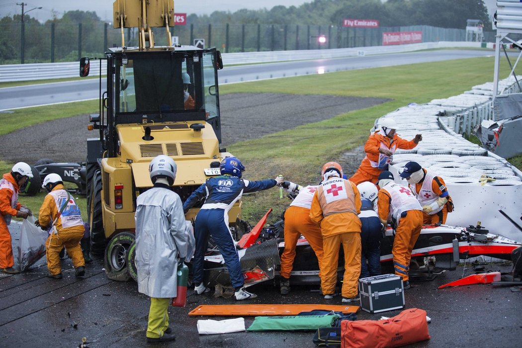 Vážná nehoda Bianchiho poznamenala velkou cenu F1 v Japonsku