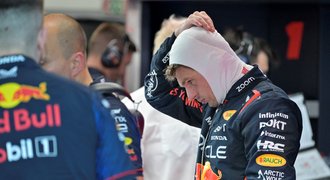 Nečekaný krach Verstappena v kvalifikaci VC Singapuru, vyhrál Sainz