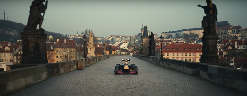  Spot společnosti Red Bull, ve kterém se Praze prohání formule 1. 