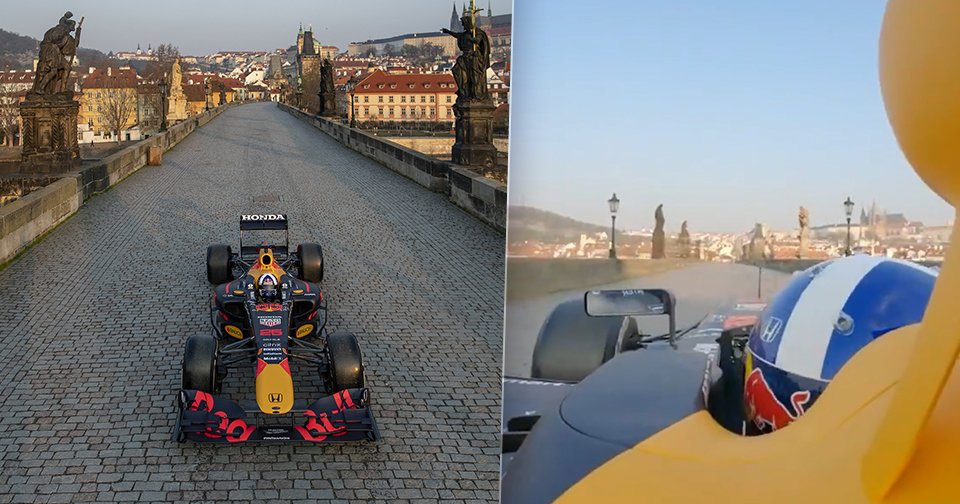  Formule 1 týmu Red Bull Racing projela 21. dubna 2021 po Karlově mostě v Praze.