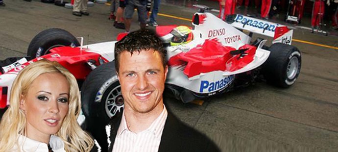 Ralf Schumacher bojuje se svoji stále ještě manželkou Corou o majetek.