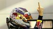 Vítězné gesto Sebastiana Vettela po vítězství v Singapuru