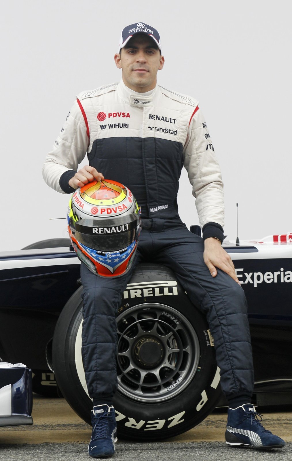 Stáj Williams jako poslední z jedenácti týmů formule 1 představila monopost na novou sezonu. Piloti Pastor Maldonado (na snímku) a nováček Valtteri Bottas odhalili vůz při skromném aktu těsně před zahájením oficiálního testování na okruhu v Barceloně.