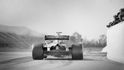 Se 104 let starým fotoaparátem se dají krásně fotit i rychlé vozy Formule 1.
