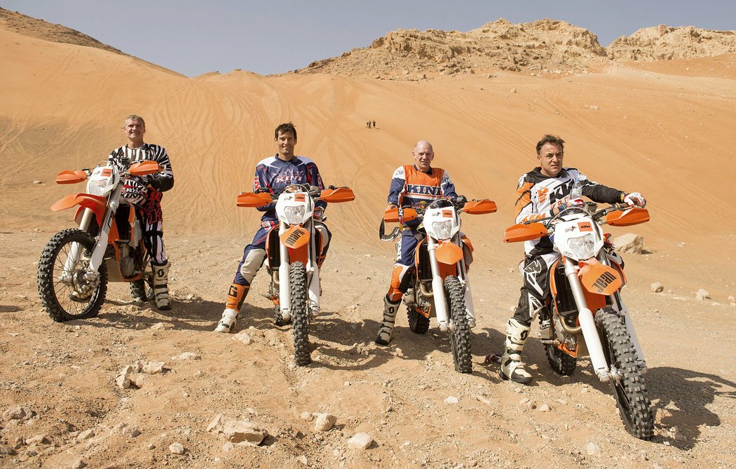 Při akci KTM si zajezdil (zprava) s Jeanem Alesim, Adrienem Neweym a Markem Webberem v Dubaji 2015