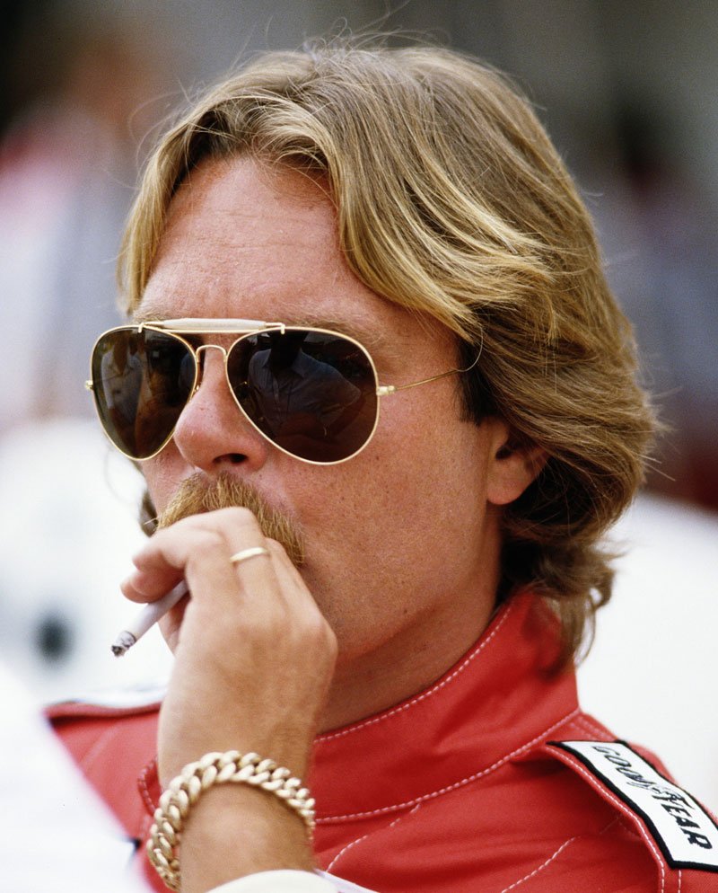 Cigareta patřila v dobách aktivní jezdecké kariéry ke staršímu Rosbergovi zcela neodmyslitelně.
