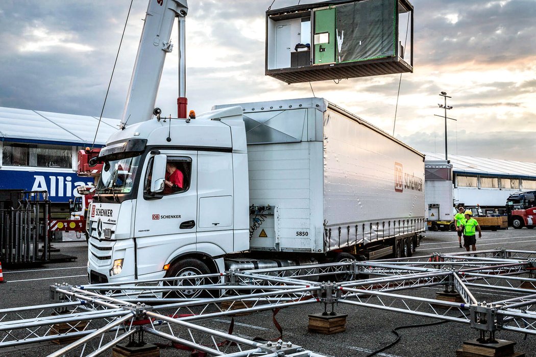 V úterý a středu se staví motorhomy týmů