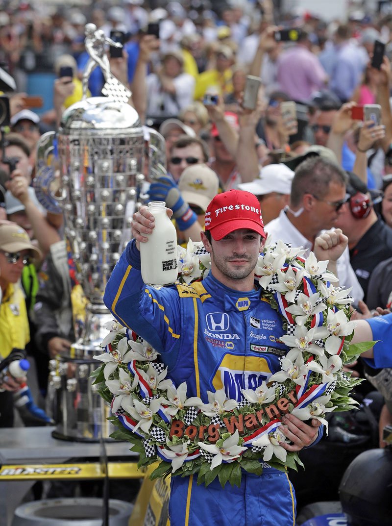 Alonso se vyhrát závod 500 mil Indianapolis, ve kterém před třemi roky zvítězil Alexander Rossi, který se naopak ve formuli 1 příliš neprosadil.