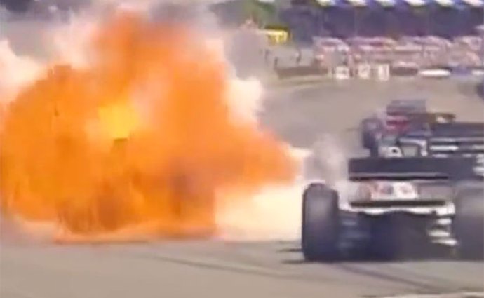 Video: 25 let hořících motorů F1 v pěti minutách