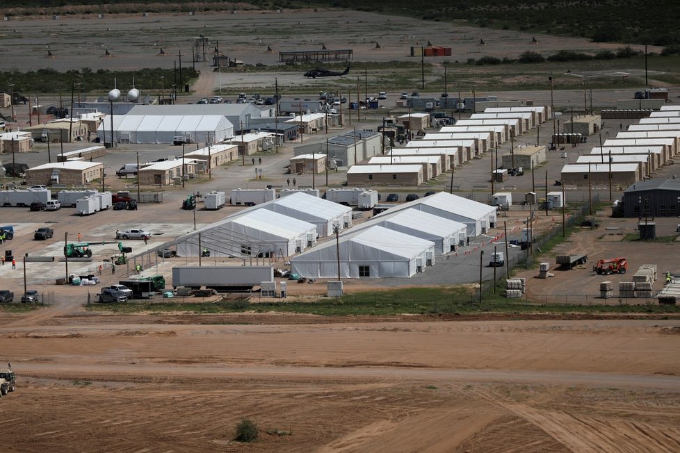 Tábor pro afghánské uprchlíky na americké základně Fort Bliss