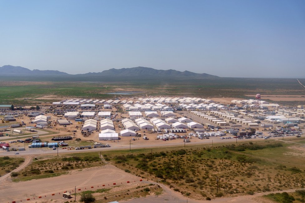 Tábor pro afghánské uprchlíky na americké základně Fort Bliss