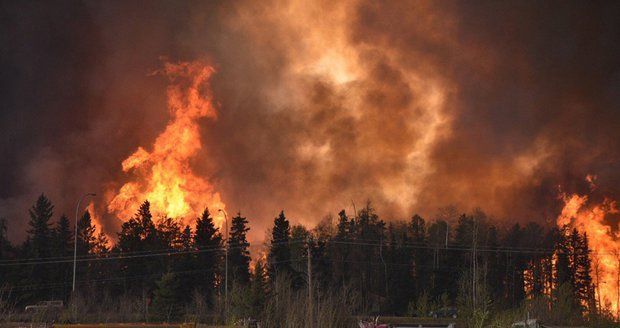 Kanadské město lehá popelem: Evakuováno bylo 80 tisíc lidí