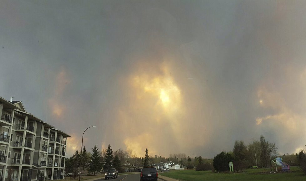 Děsivý požár kanadského města Fort McMurray