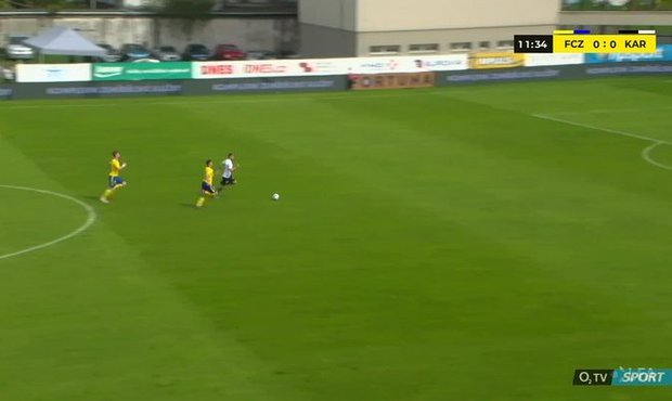 Zlín - Karviná: Martin Regáli otevřel skóre zápasu po samostatném úniku, 0:1