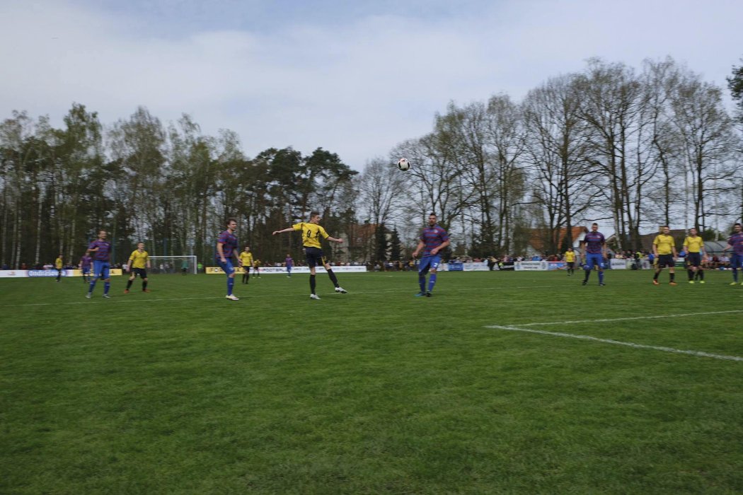 V rámci projektu Můj fotbal živě porazila Loučeň před televizními kamerami Pátek 4:0