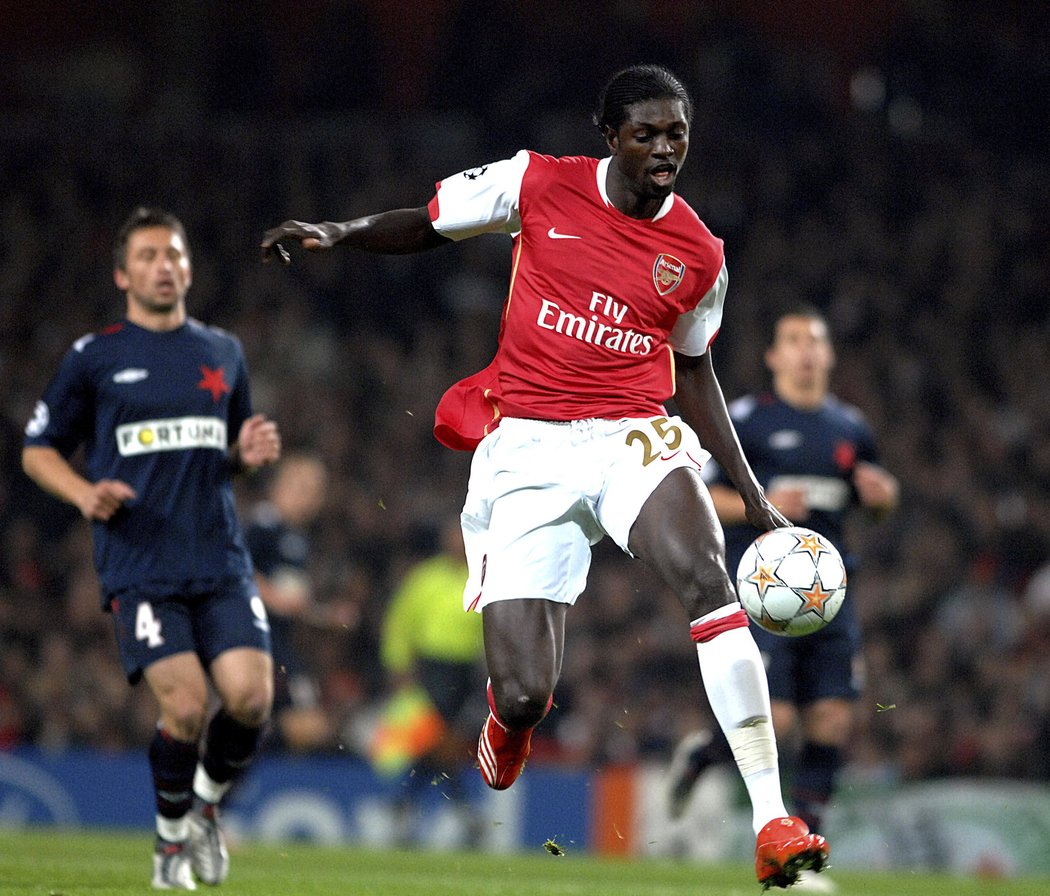 Emmanuel Adebayor si už zahrál proti Slavii, když působil v Arsenalu