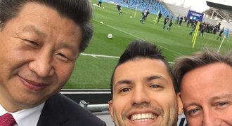 Selfie roku?! Kanonýr Agüero ulovil dva vládce a vyvolal debaty