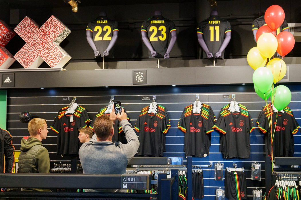 Nové dresy Ajaxu Amsterdam jsou poctou pro krále reggae Buba Marleyho
