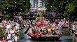 Amsterdamské ulice zaplnily při průvodu Gay Pride desetitisíce lidí