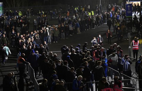 Fanoušci v Anglii musí předkládat před stadiony ke kontrole své covidové pasy