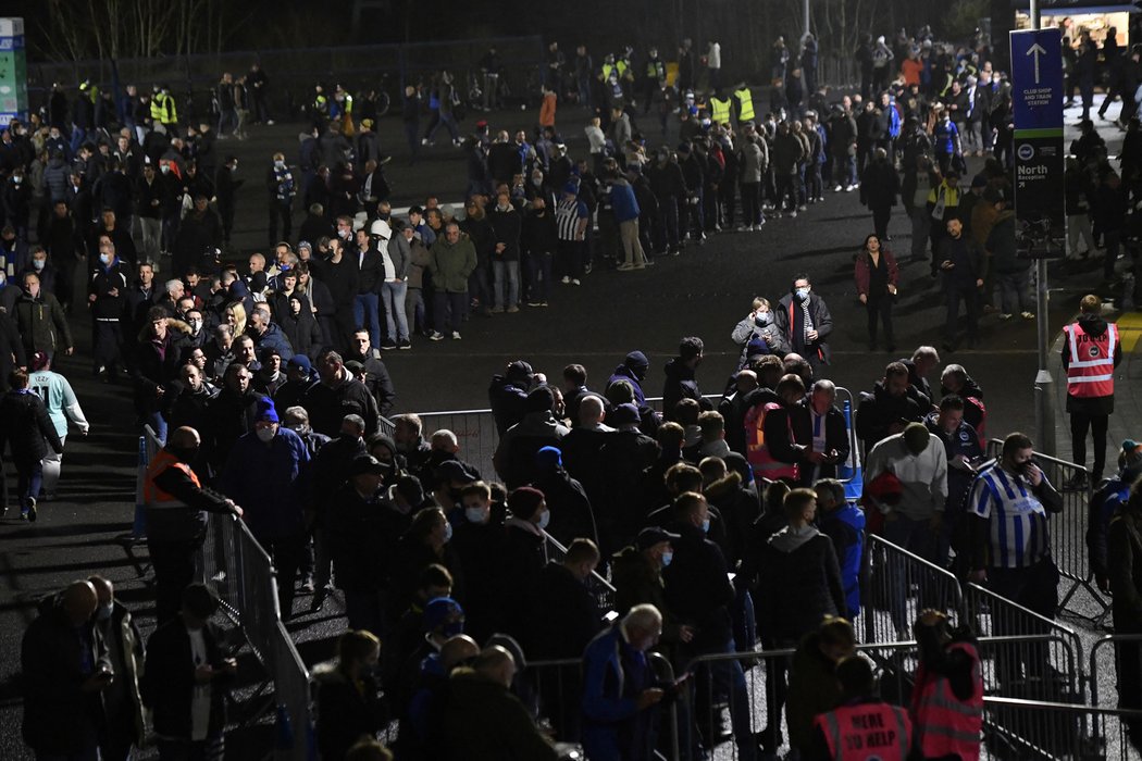 Fanoušci v Anglii musí předkládat před stadiony ke kontrole své covidové pasy