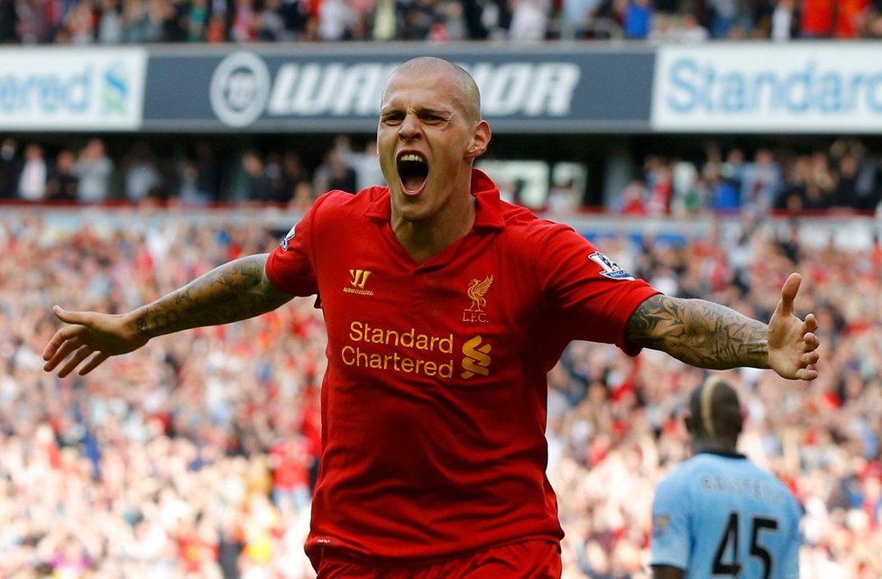 Slovenský obránce Martin Škrtel se raduje, právě vstřelil gól do sítě Manchesteru City ve 2. kole Premier League. Na konci zápasu však chyboval a soupeř toho využil k vyrovnání na 2:2