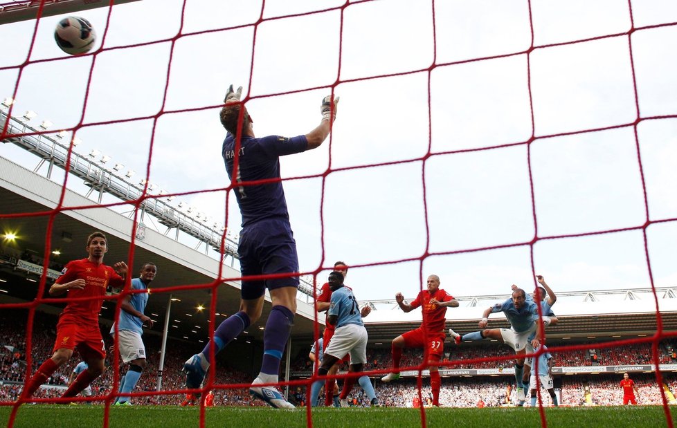 Slovenský obránce Martin Škrtel právě vstřelil gól do sítě Manchesteru City ve 2. kole Premier League. Na konci zápasu však chyboval a soupeř toho využil k vyrovnání na 2:2