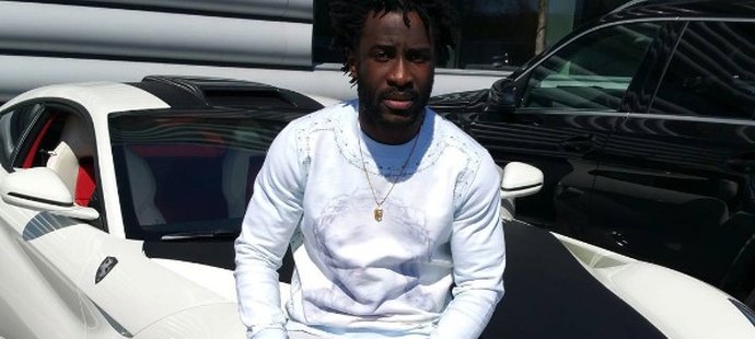 Bony Wilfried si udělal radost. Za 6,5 milionu si koupil nové ferrari.