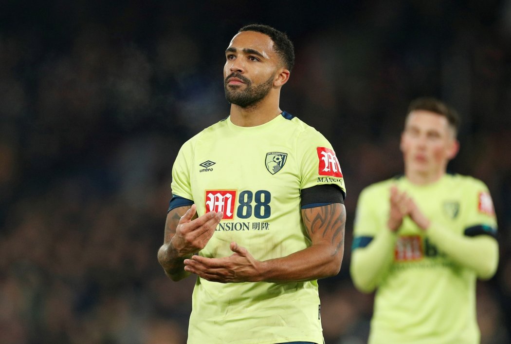 Callum Wilson děkuje fanouškům po zápase Bournemouthu s Crystal Palace