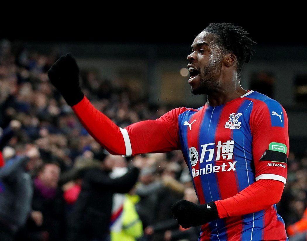 Jeffrey Schlupp slaví první gól Crystal Palace v utkání s Bournemouthem