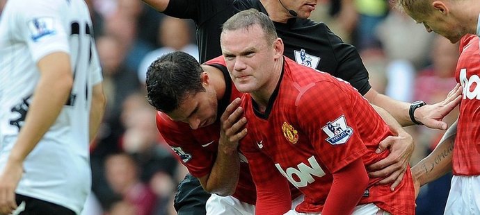 Je zle, krvácející rána na noze útočníka Rooneyho vyřadila hráče Manchesteru United ze hry