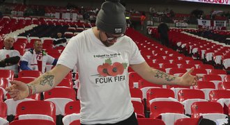 Miliony za vlčí máky! FIFA trestá Anglii a spol. kvůli poctě veteránům