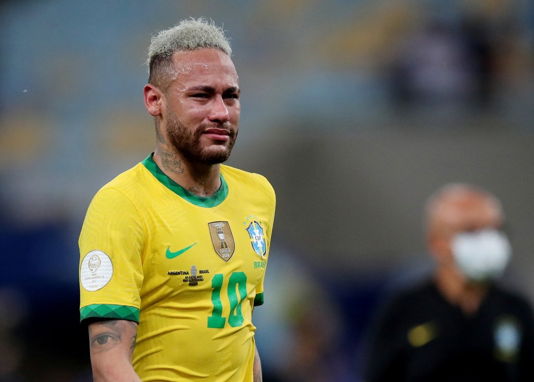Zklamaný Neymar ve finále na straně poražených