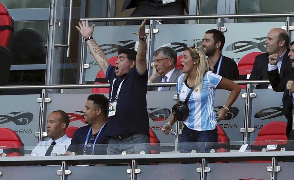 Diego Maradona úplně v klidu při osmifinále s Francií nevydržel