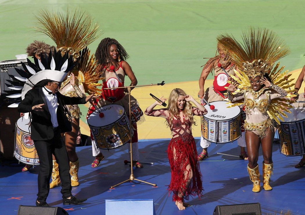 Zpěvačka Shakira vystoupila na ceremoniálu před finále MS