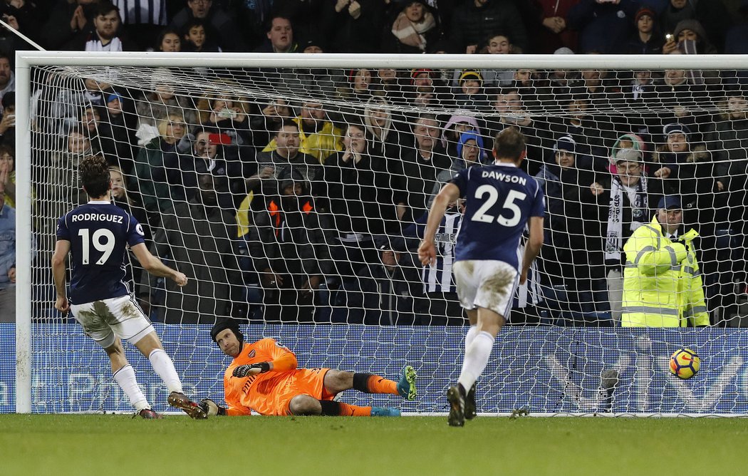 Petr Čech inkasoval proti West Bromwich až v 89. minutě z diskutované penalty