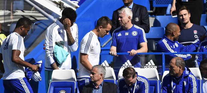 Kapitán Chelsea John Terry strávil celý zápas s Arsenalem mezi náhradníky