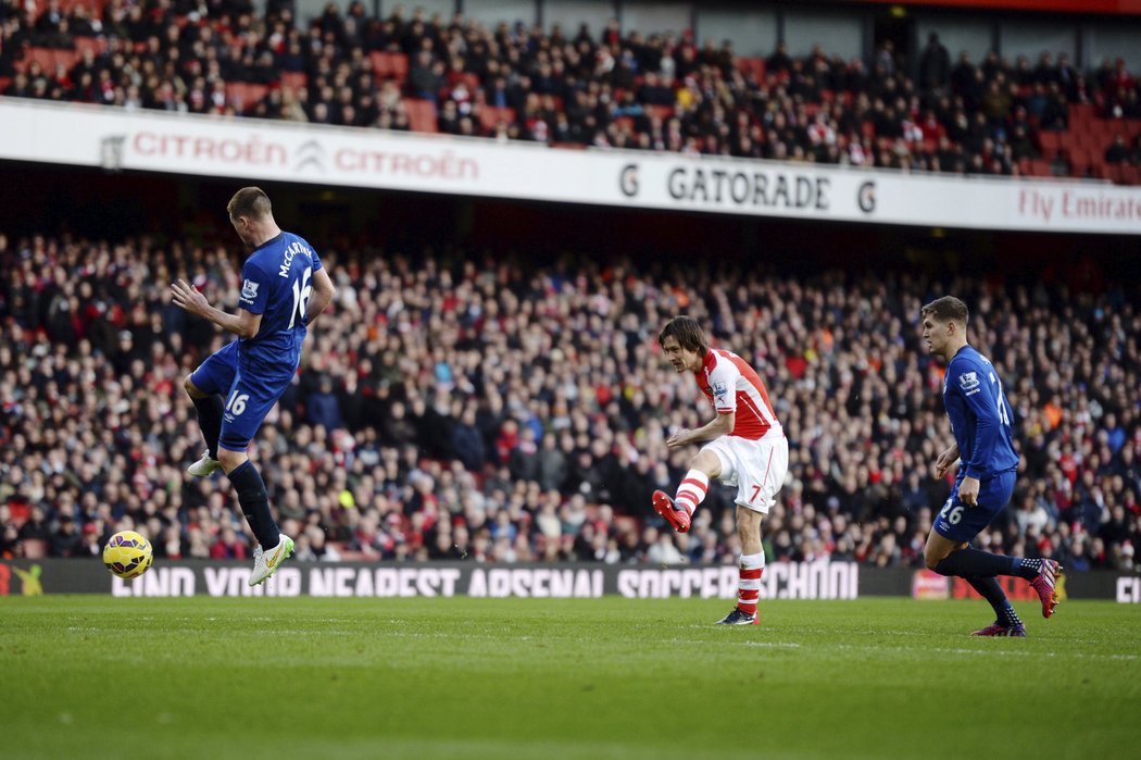 Tomáš Rosický hýřil v posledních osmi minutách utkání proti Evertonu velkou aktivitou