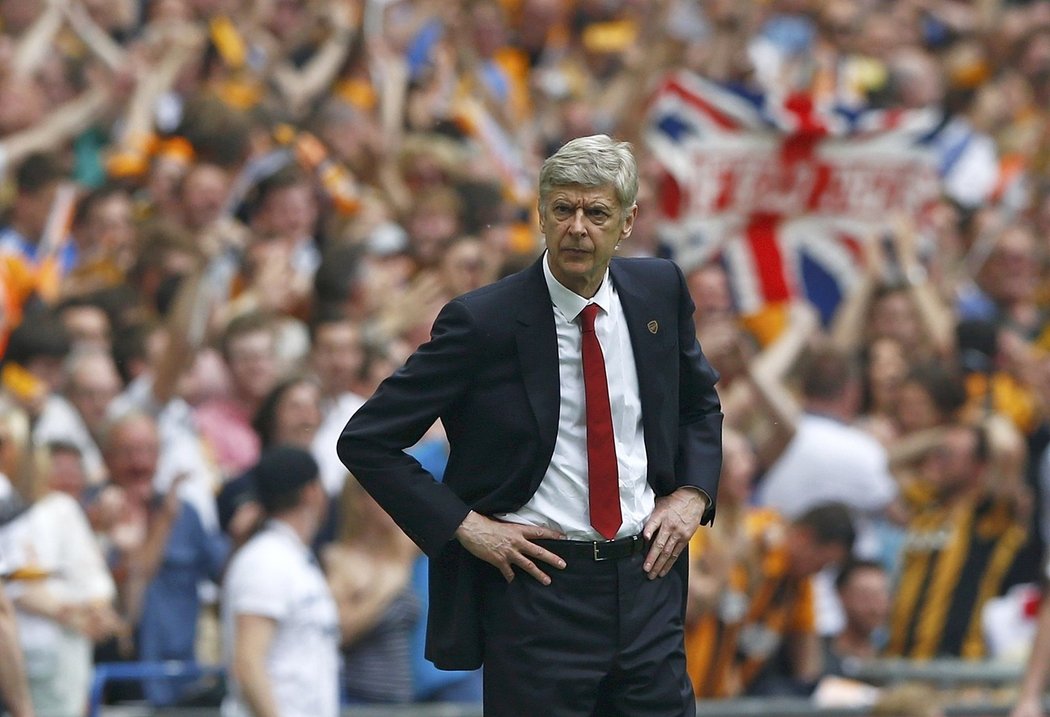Trenér Arsenalu Arséne Wenger při finále Anglického poháru s Hullem