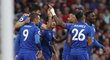 Fotbalisté Leicesteru se radují z gólu na stadionu Arsenalu