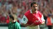 Marc Overmars. Nizozemský rychlík se prosazoval pomaleji, ale nakonec si získal oblibu. Jeden ze sedmi hráčů, které Wenger prodal do Barcelony 