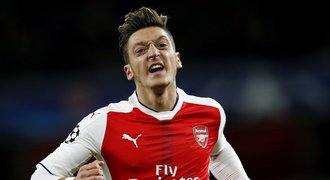 Signál k přestupu! United chtějí zkusit Özila. Nebo alespoň rozhodit Arsenal