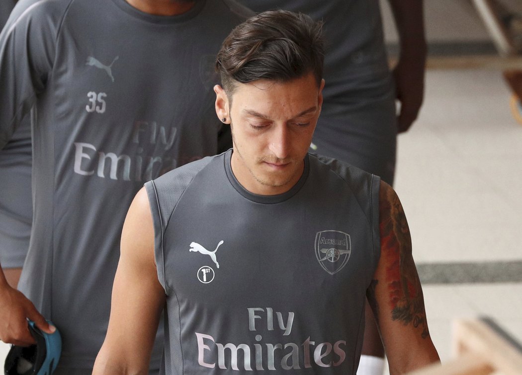 Mesut Özil na předsezonním turné Arsenalu